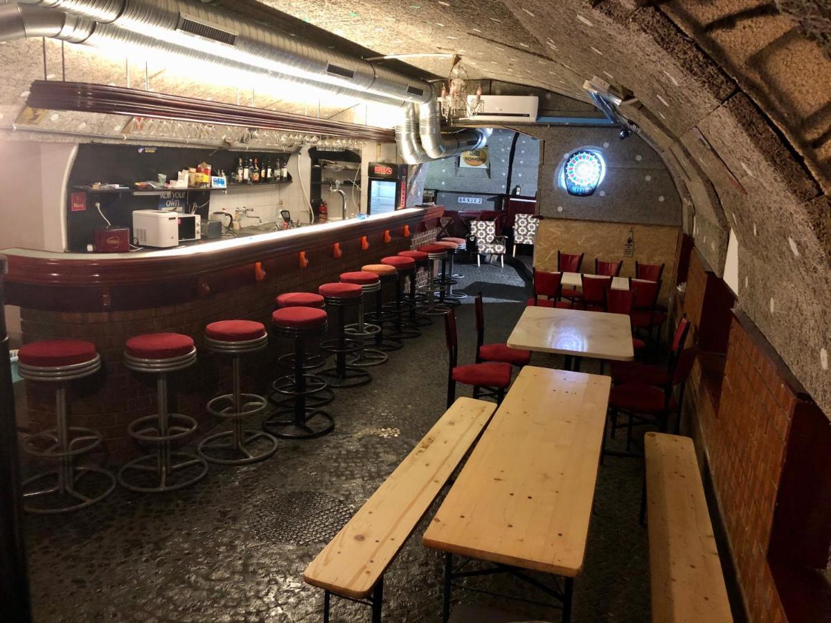 Whole Basement Former Pub 5 For Stag Do Boedapest Buitenkant foto