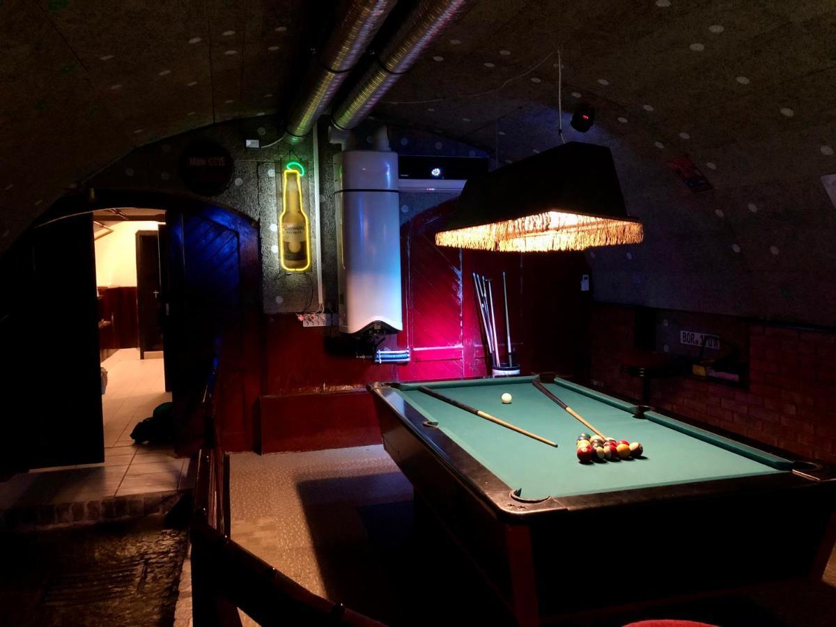Whole Basement Former Pub 5 For Stag Do Boedapest Buitenkant foto