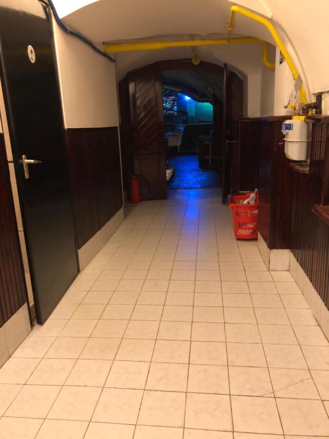 Whole Basement Former Pub 5 For Stag Do Boedapest Buitenkant foto