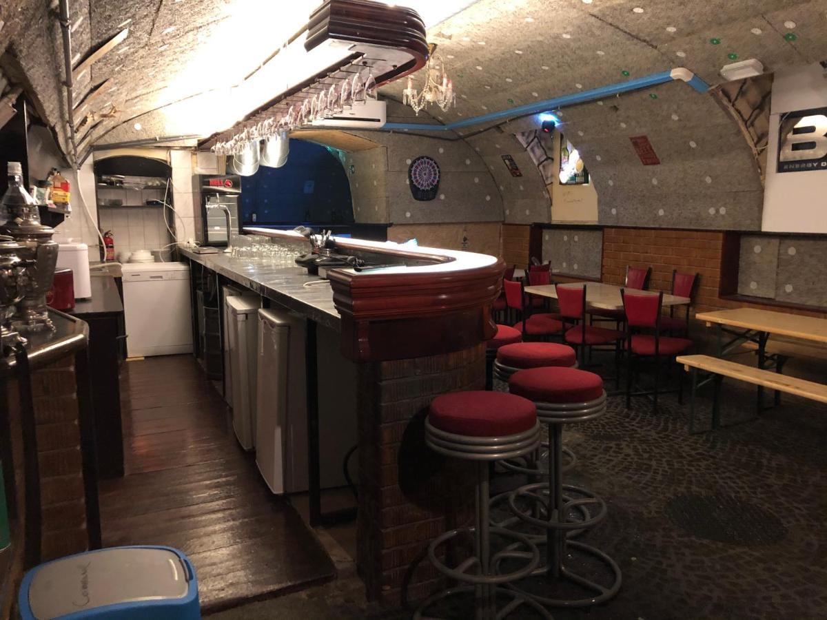 Whole Basement Former Pub 5 For Stag Do Boedapest Buitenkant foto